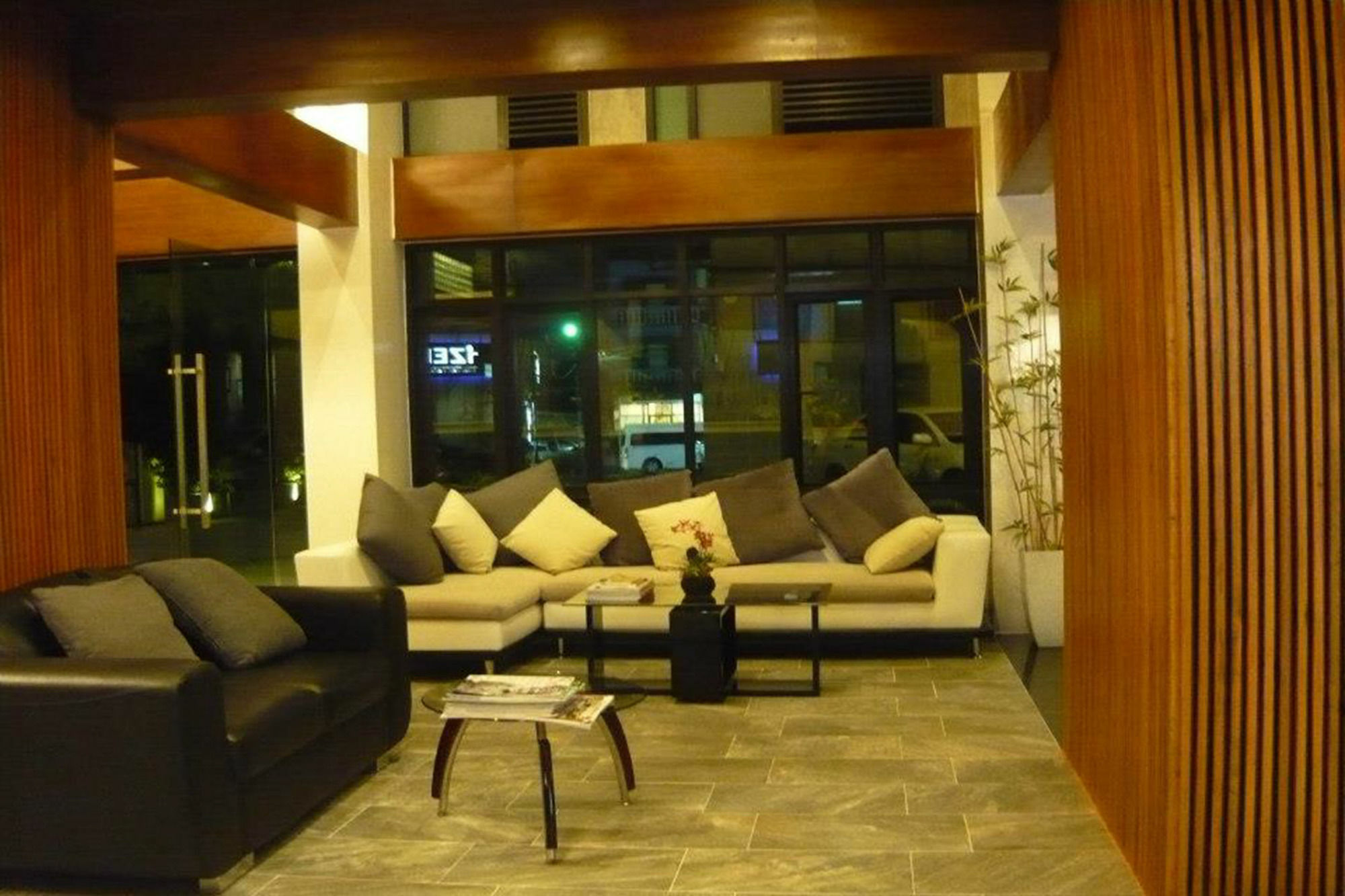 ראיונג Izen Budget Hotel & Residence מראה חיצוני תמונה